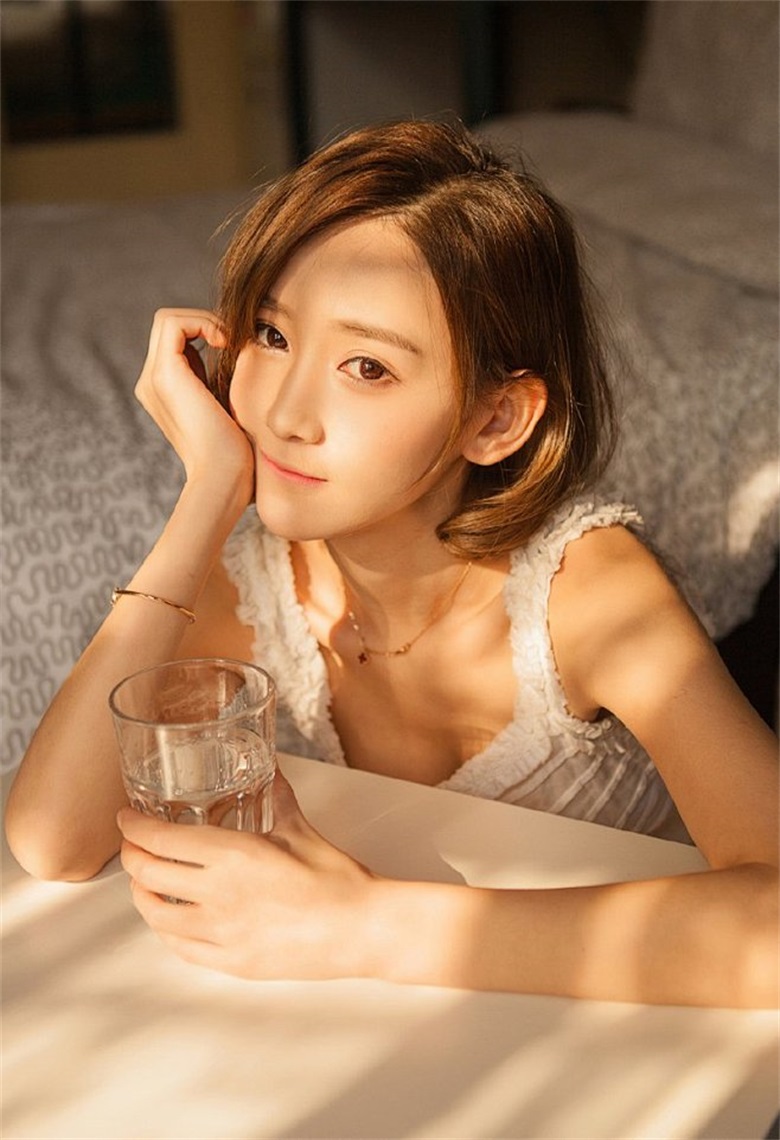《成都阿姨泡茶日常，解锁养生休闲新风尚，一杯茶香，慢生活如此美妙》
